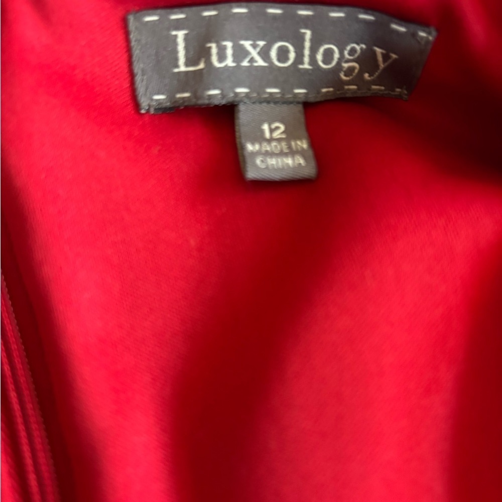 Luxology Red Tunic with Gold Accents - Picture 2 of 2